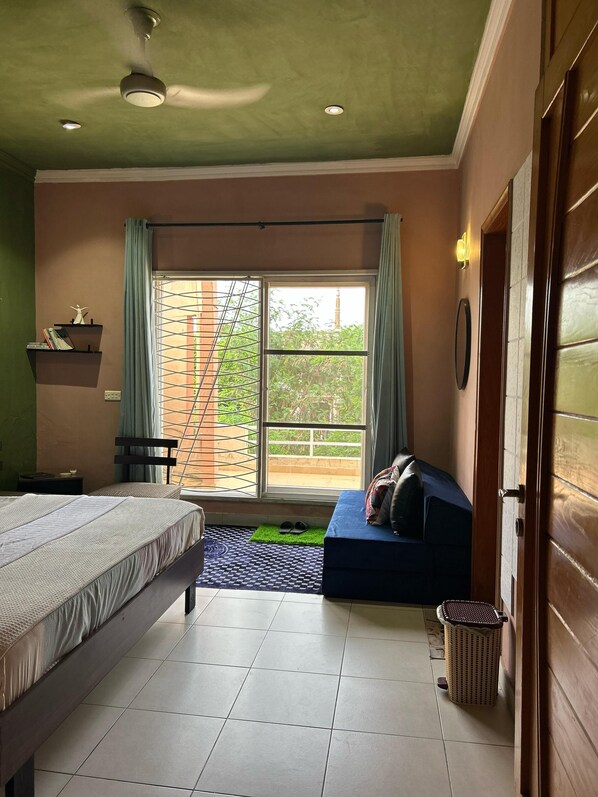 Iron/ironing board, free WiFi, bed sheets