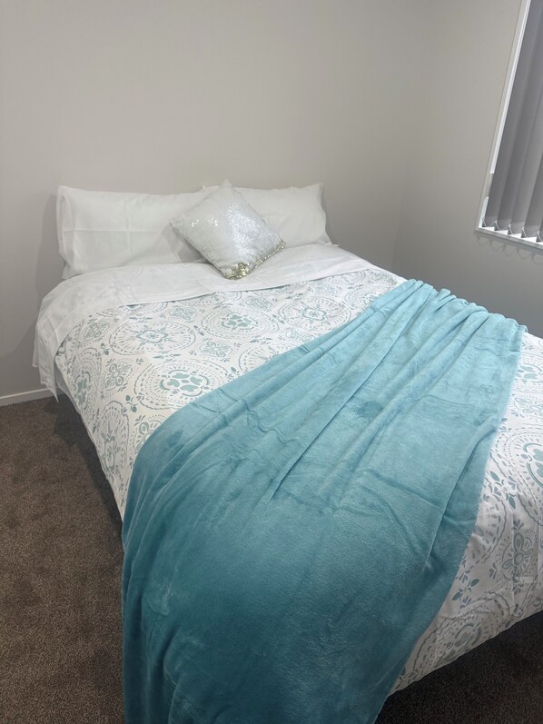 Iron/ironing board, WiFi, bed sheets