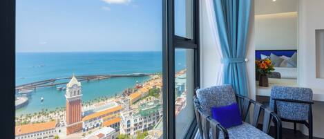 Apartament Deluxe, 3 dormitoris, balcó, vistes a la platja | Vista de la platja o del mar