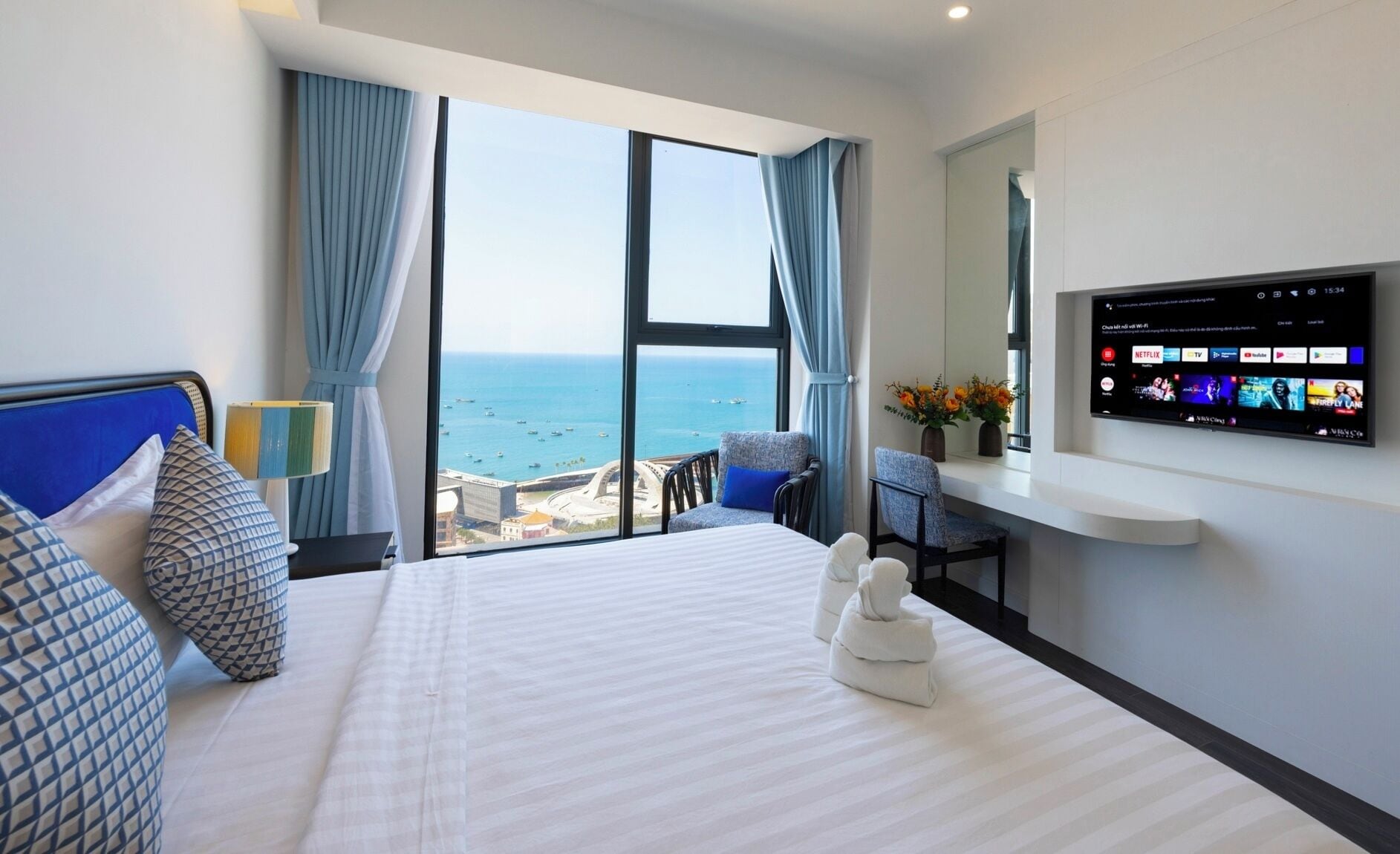 Ropa de cama de alta calidad, colchones con efecto memoria y minibar 