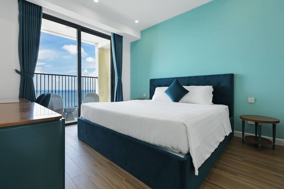 Apartamento de lujo, 2 habitaciones, balcón, vistas al mar | Ropa de cama de alta calidad, colchones viscoelásticos, minibar