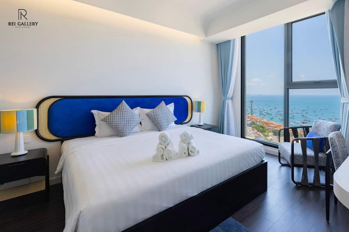 Deluxe Apartment, 3 Bedrooms, Balcony, Beach View