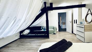 2 habitaciones, tabla de planchar con plancha y ropa de cama