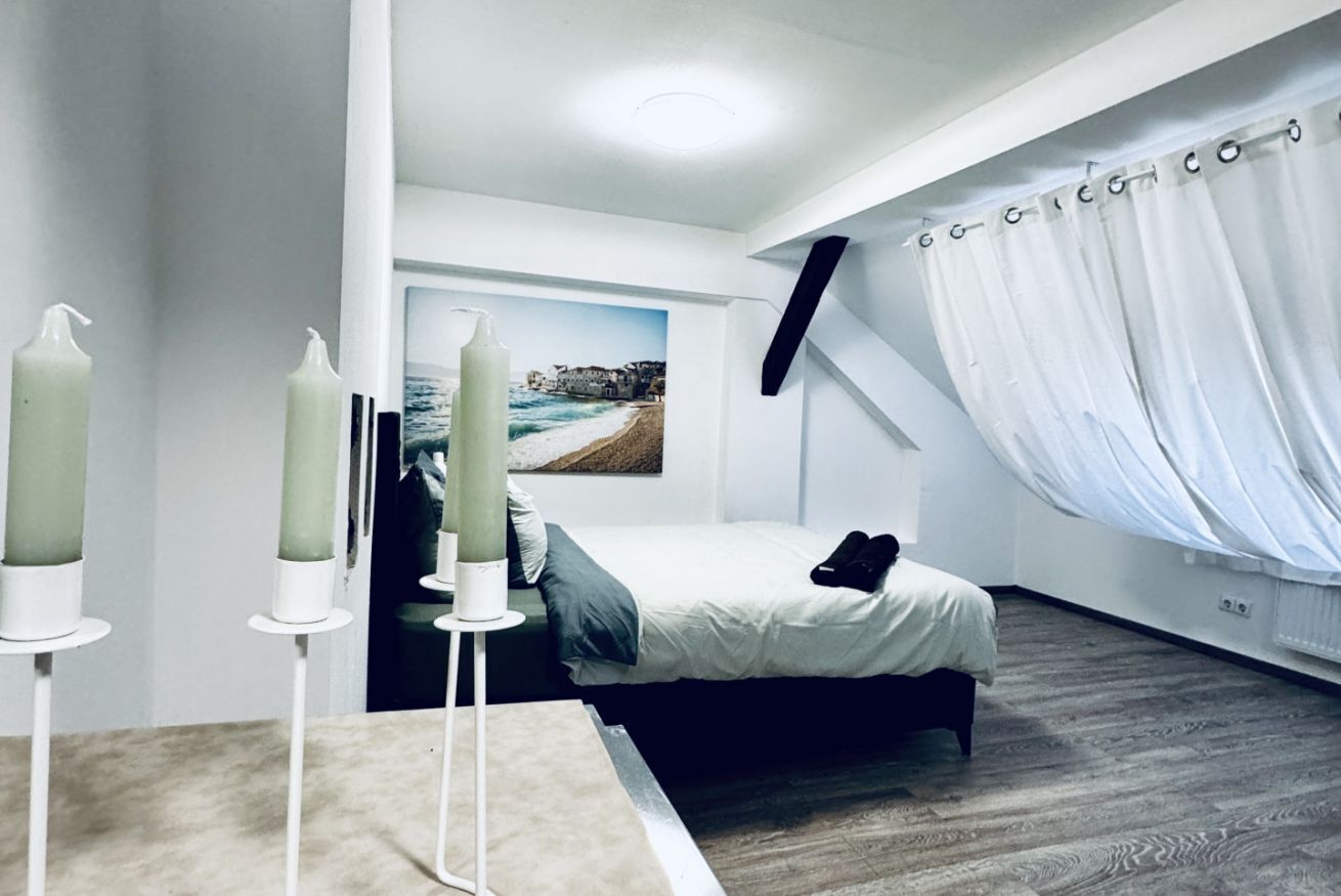 2 soverom, strykejern/-brett og sengetøy