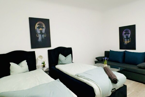 2 bedrooms, iron/ironing board, bed sheets