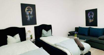 2BR&1LR Apt. Suitable for 7P, Peaceful Stay