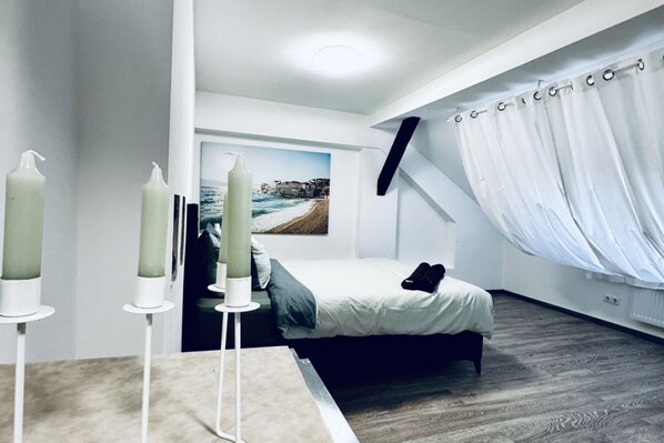 2 bedrooms, iron/ironing board, bed sheets