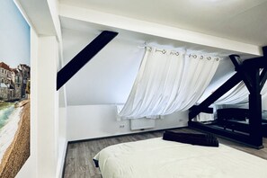 2 bedrooms, iron/ironing board, bed sheets