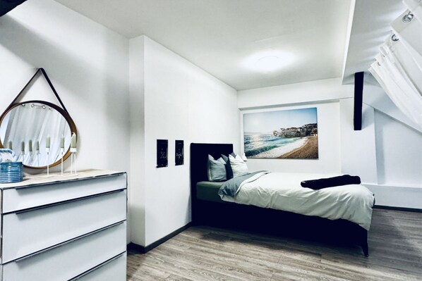 2 chambres, fer et planche à repasser, draps fournis