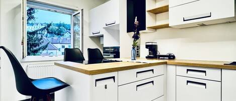 Fridge, oven, stovetop, dishwasher