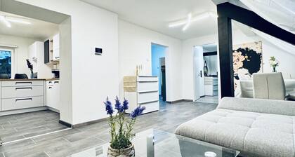 2BR&1LR Apt. Suitable for 7P, Peaceful Stay