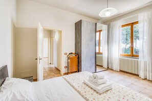 Maison Familiale, 3 chambres, 2 salles de bains, côté montagne (Home Boccaccio Terrace and Chianti) | 3 chambres, Wi-Fi gratuit, draps fournis