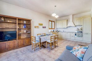 Maison Familiale, 3 chambres, 2 salles de bains, côté montagne (Home Boccaccio Terrace and Chianti) | Cuisine privée | Réfrigérateur, four, plaque de cuisson, lave-vaisselle