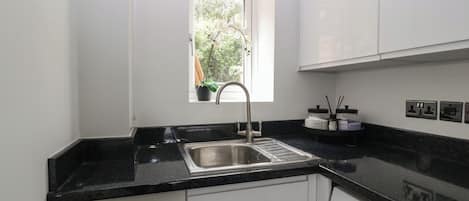 Cookware/dishes/utensils