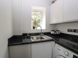 Cookware/dishes/utensils - The Annex (Gloucester)