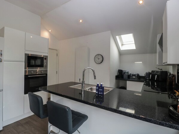 Cookware/dishes/utensils