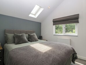 1 bedroom, individually decorated, individually furnished, free WiFi - The Annex (Gloucester)