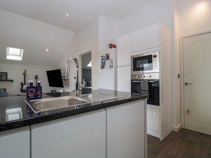 Cookware/dishes/utensils - The Annex (Gloucester)