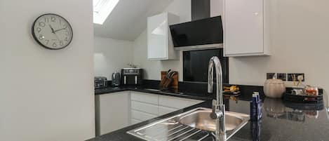 เครื่องครัว/จาน/ช้อนส้อม