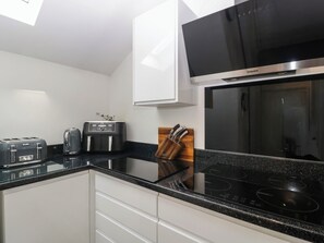 Cookware/dishes/utensils - The Annex (Gloucester)