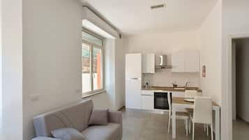 Apartemen | Dapur pribadi | Lemari es besar, oven, kompor, dan mesin espresso