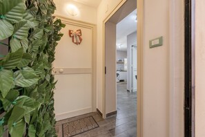 Interior - Holiday Home 'Nica' with Shared Terrace, Balcony and Air Conditioning (Palermo)