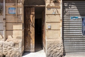 Exterior detail - Holiday Home 'Nica' with Shared Terrace, Balcony and Air Conditioning (Palermo)