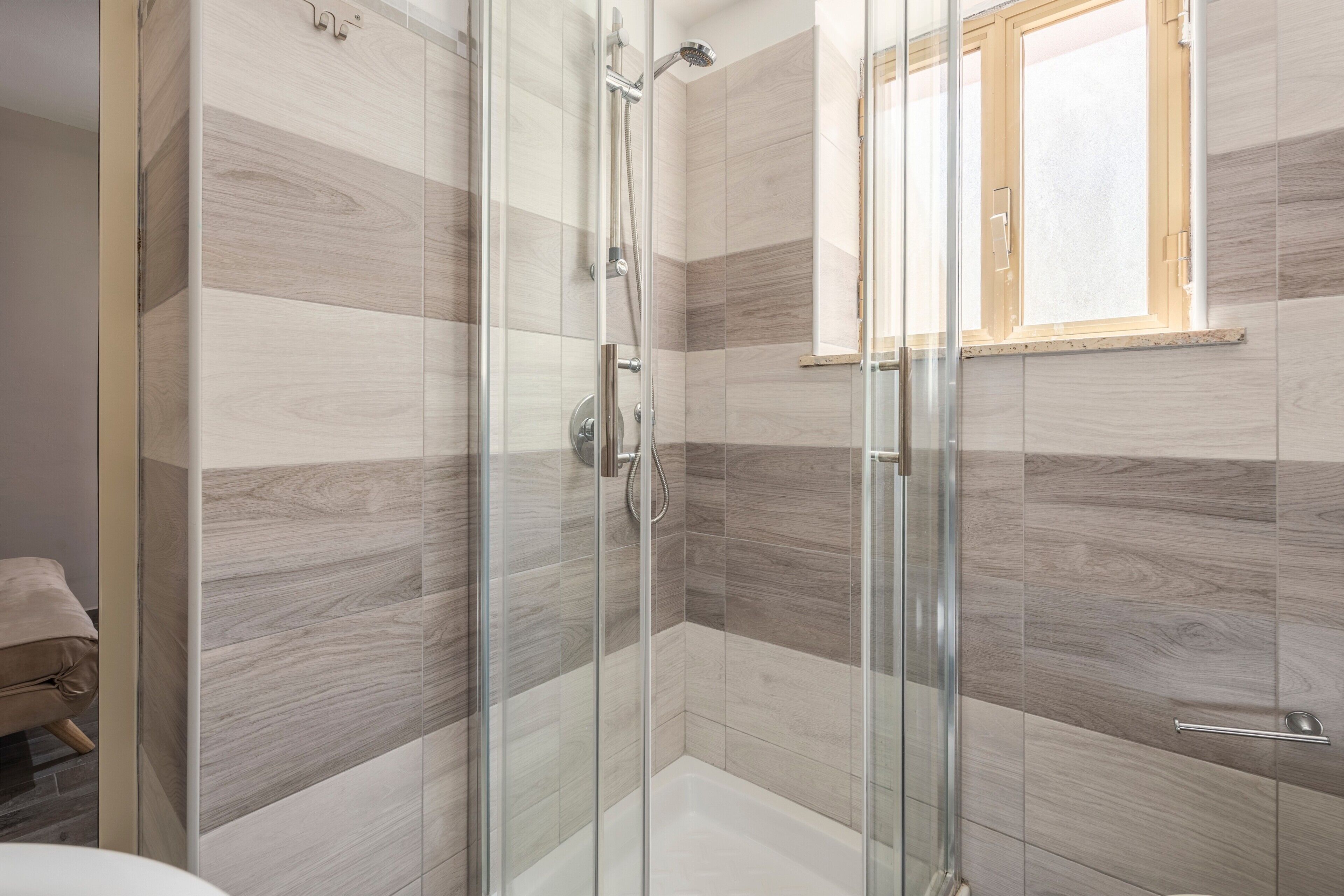 Dusche, Haartrockner, Handtücher