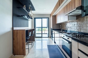 Kühlschrank, Ofen, Geschirrspüler, Wasserkocher