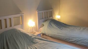 2 habitaciones, tabla de planchar con plancha, wifi y ropa de cama