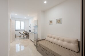 TV - Holiday Home 'Stabiae Charm' with Balcony, Wi-Fi and Air Conditioning (Castellammare di Stabia)