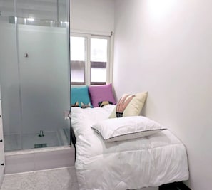 1 bedroom, desk, free WiFi, bed sheets