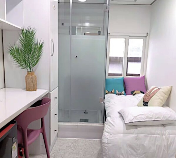 1 bedroom, desk, free WiFi, bed sheets