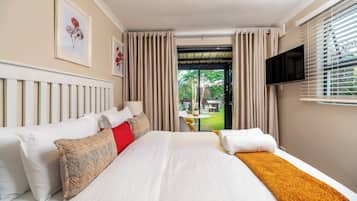 Tabla de planchar con plancha, wifi, ropa de cama