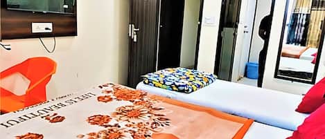 Free WiFi, bed sheets