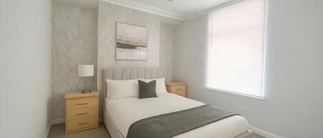 5 bedrooms, iron/ironing board, free WiFi, bed sheets