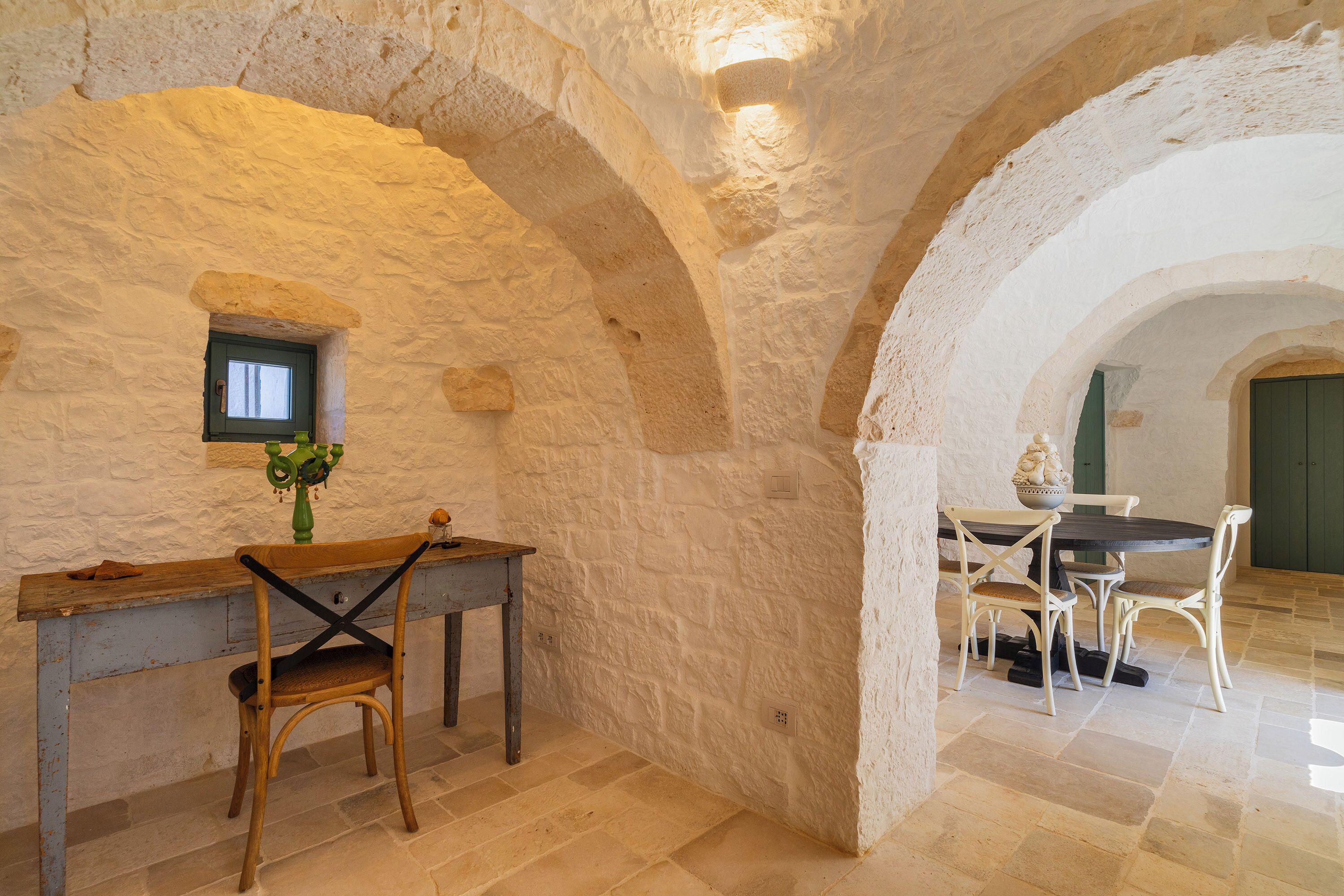 Vila, 4 quartos, piscina particular | Área de estar | TV 30 polegadas com canais via satélite