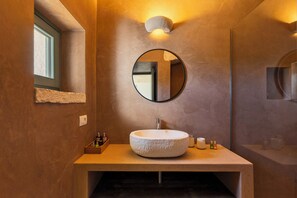 Bathroom - Trullo Pietra Rossa with Pool by Wonderful Italy (Ostuni)