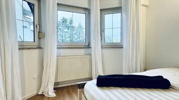 2 Schlafzimmer, Bügeleisen/Bügelbrett, Bettwäsche