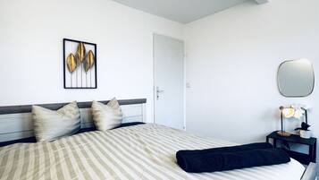 2 Schlafzimmer, Bügeleisen/Bügelbrett, Bettwäsche