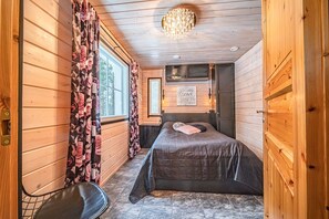 2 makuuhuonetta, silitysrauta/-lauta, ilmainen Wi-Fi, vuodevaatteet
