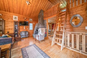 Televisión y chimenea 
