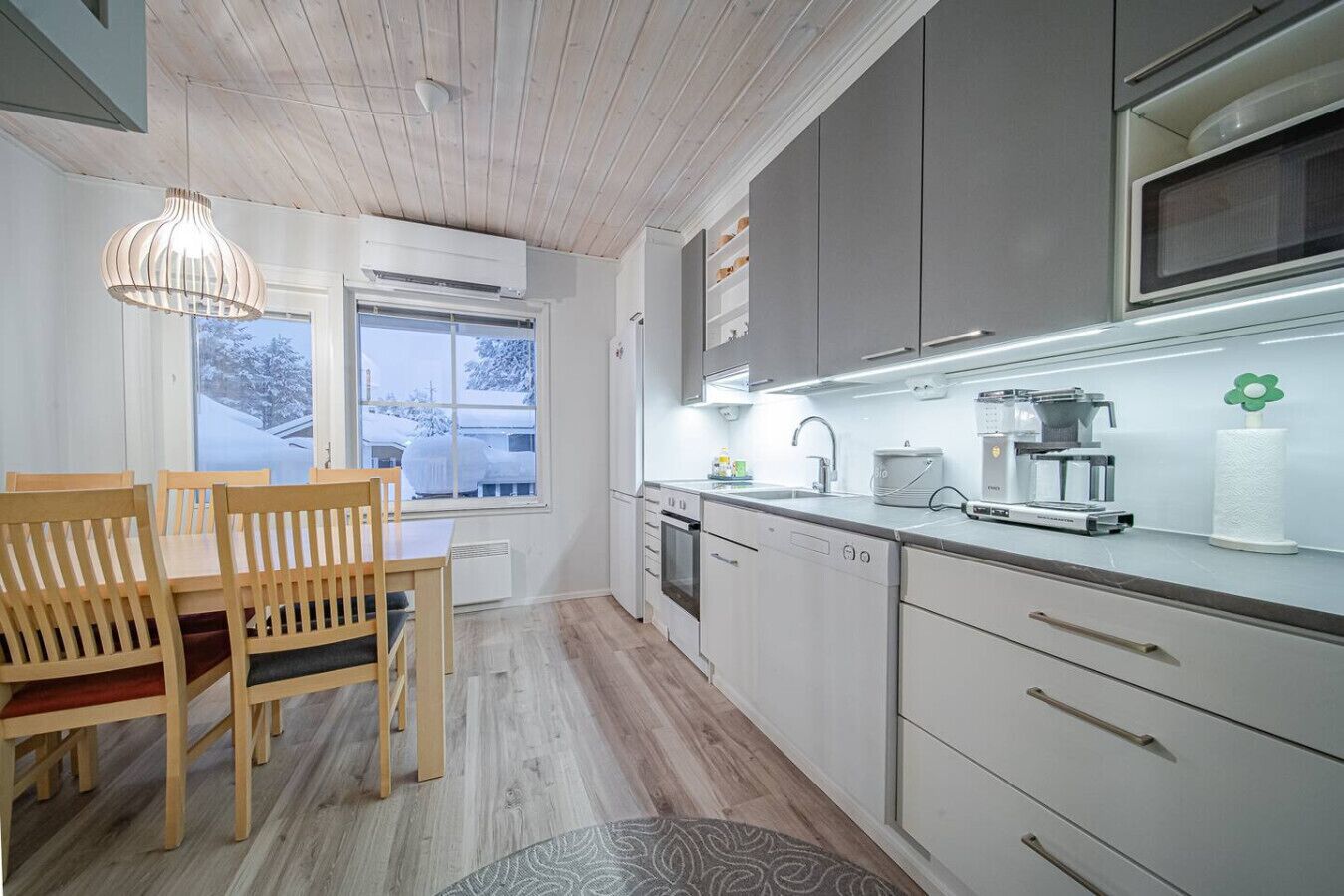 雪櫃、微波爐、焗爐、爐具