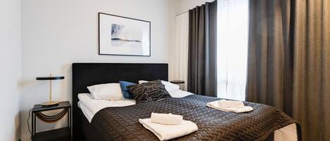 Iron/ironing board, free WiFi, bed sheets