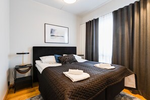 Iron/ironing board, free WiFi, bed sheets