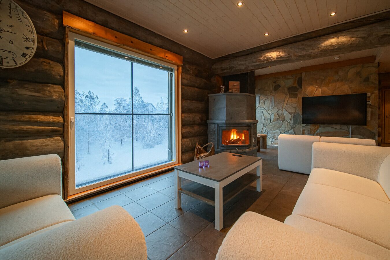 Télévision, cheminée