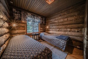 2 slaapkamers, een bureau, een strijkplank/strijkijzer, gratis wifi