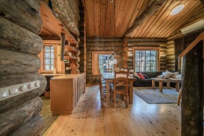 TV - Lapland Log Villa in Levi Center (Levi)