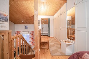 Iron/ironing board, free WiFi, bed sheets