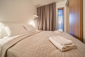 Desk, iron/ironing board, free WiFi, bed sheets